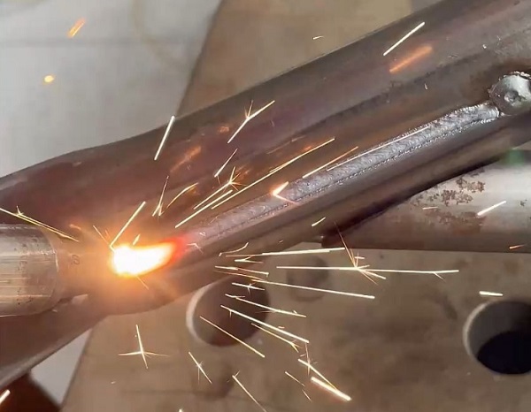 激光焊接機(jī)用交流電還是直流電? 激光焊接機(jī)用交流電還是直流電?