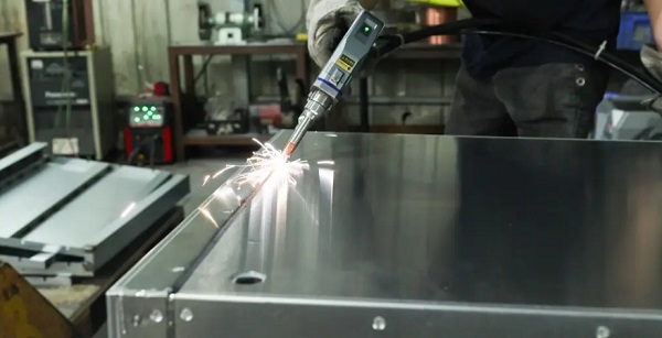 激光焊接機如何進行光路調(diào)整? 激光焊接機如何進行光路調(diào)整?