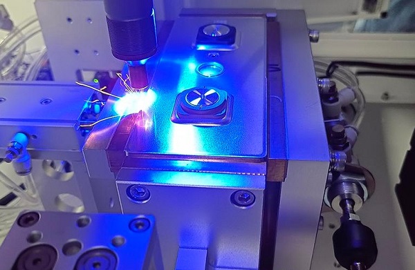 鋰電池激光焊接機(jī)如何保證焊接效果的一致性和穩(wěn)定性？