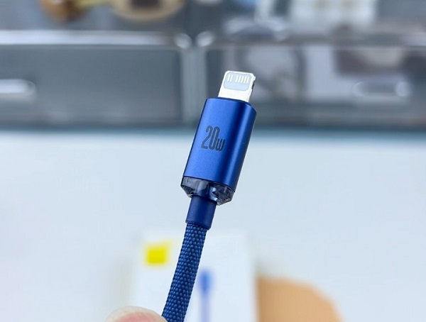 激光焊接機(jī)焊接USB手機(jī)數(shù)據(jù)線方案 激光焊接機(jī)焊接USB手機(jī)數(shù)據(jù)線方案