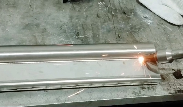 激光焊接機(jī)焊接時(shí)有焊渣的原因 激光焊接機(jī)焊接時(shí)有焊渣的原因