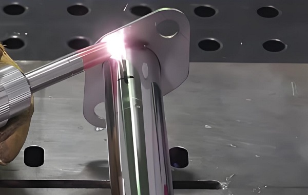 激光焊接機(jī)溫度為什么會(huì)自動(dòng)變低? 激光焊接機(jī)溫度為什么會(huì)自動(dòng)變低?