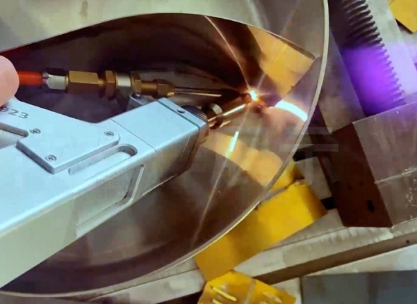 激光焊接機(jī)上用的45度鏡片有什么用? 激光焊接機(jī)上用的45度鏡片有什么用?