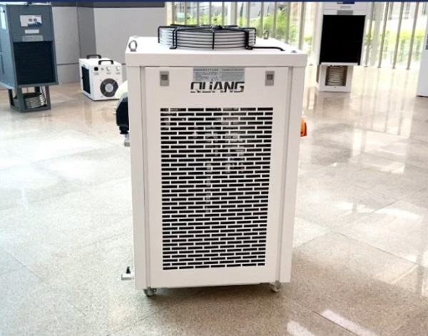 激光焊接機為啥要搭配冷水箱? 激光焊接機為啥要搭配冷水箱?