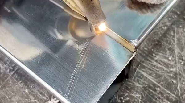 手持激光焊接機激光頭達到多少度算異常? 手持激光焊接機激光頭達到多少度算異常?