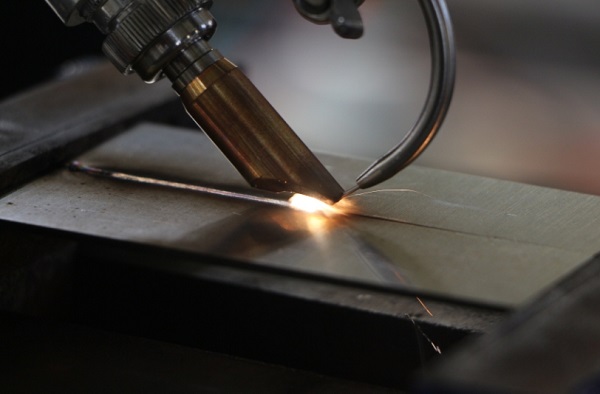 手持激光焊接機送絲有延遲的原因與解決方法 手持激光焊接機送絲有延遲的原因與解決方法