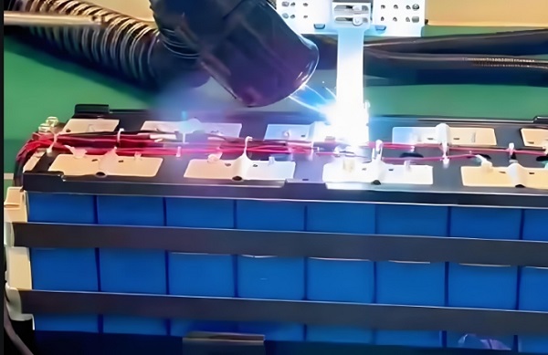 激光焊接設備的運動部件如何進行精度校準？