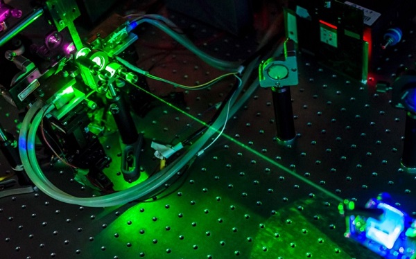 連續(xù)激光 連續(xù)激光