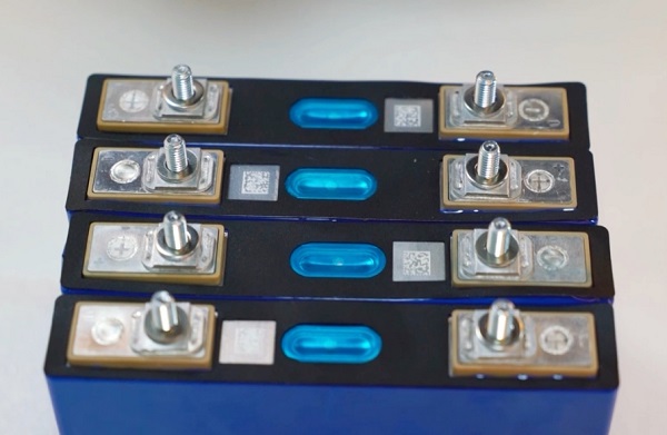 鋰電池激光焊接機(jī)在焊接過(guò)程中,如何避免焊接變形? 鋰電池激光焊接機(jī)在焊接過(guò)程中,如何避免焊接變形?