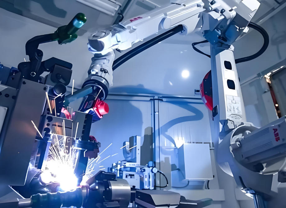 激光焊接機(jī)器人為什么能實現(xiàn)高效精準(zhǔn)智能生產(chǎn)? 激光焊接機(jī)器人為什么能實現(xiàn)高效精準(zhǔn)智能生產(chǎn)?