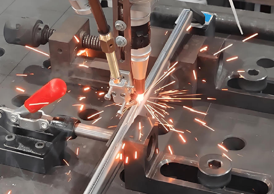 三維自動激光焊接機:復雜結構件焊接的優選設備